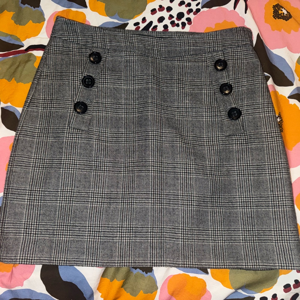 Banana Republic Gray Plaid Skirt with decorative  buttons and side zip